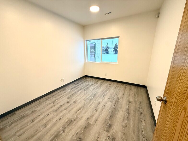More Photos Of 8 Van Der Horn Way, Red Deer County Truck Terminal For Sale