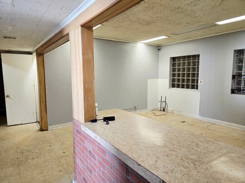 More Photos Of 220 E Galena Blvd, Aurora Storefront For Sale