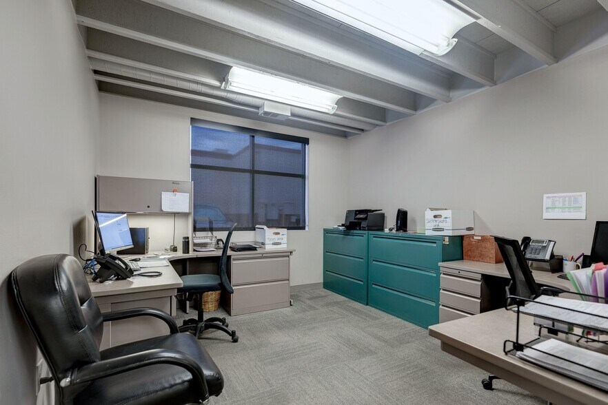 More Photos Of 179 N Gibson Rd, Henderson Warehouse For Sale