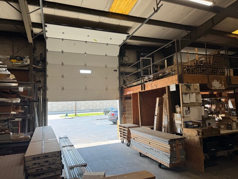 More Photos Of 3025 N Saint Peters Pky, Saint Peters Showroom For Sale