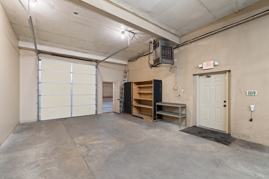 More Photos Of 922 W Fourth St, Mansfield Warehouse For Lease