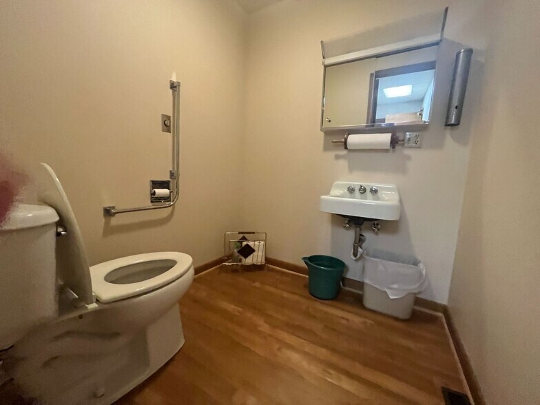 More Photos Of 229 N Main St, Valentine Office For Sale