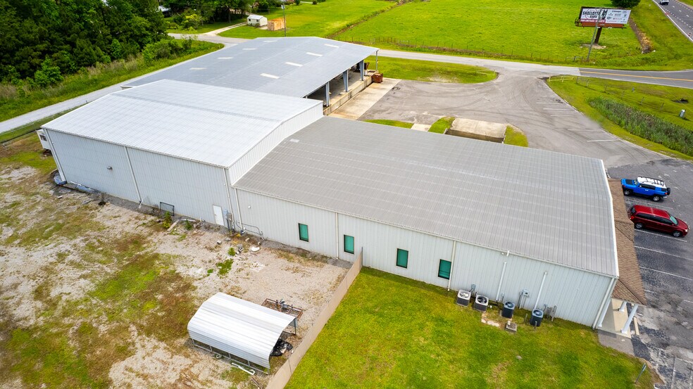 More Photos Of 6260 Ocean Hwy W, Ocean Isle Beach Showroom For Sale