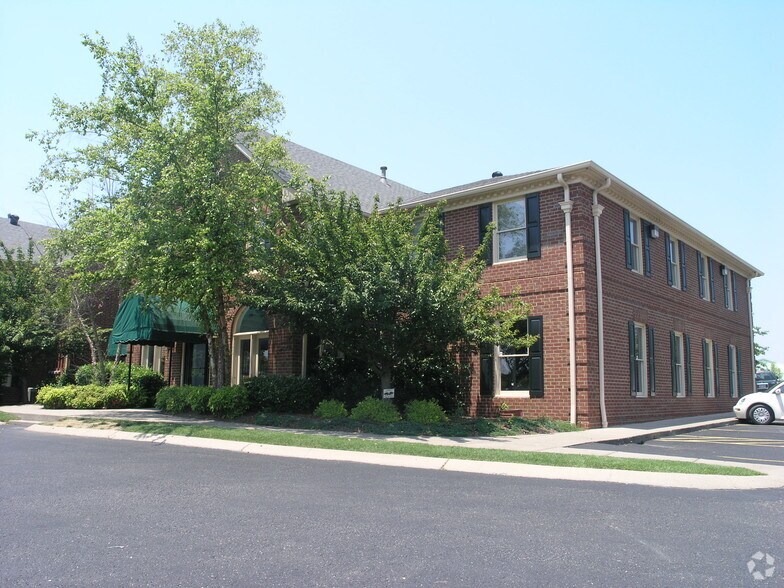 More Photos Of 131 Indian Lake Rd, Hendersonville Loft Creative Space For Lease