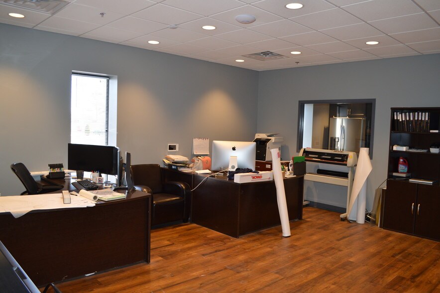 More Photos Of 3657 Old Getwell Rd, Memphis Warehouse For Sale