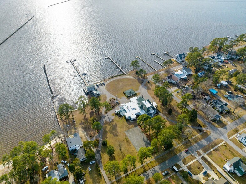 More Photos Of 738 E Main St, Belhaven Hotel For Sale