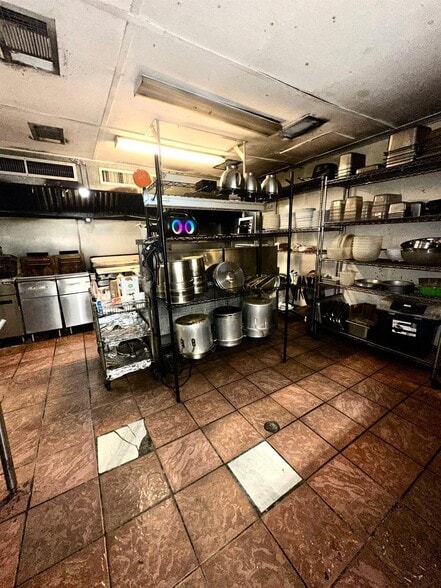 More Photos Of 899 E Lennon Dr, Emory Restaurant For Sale