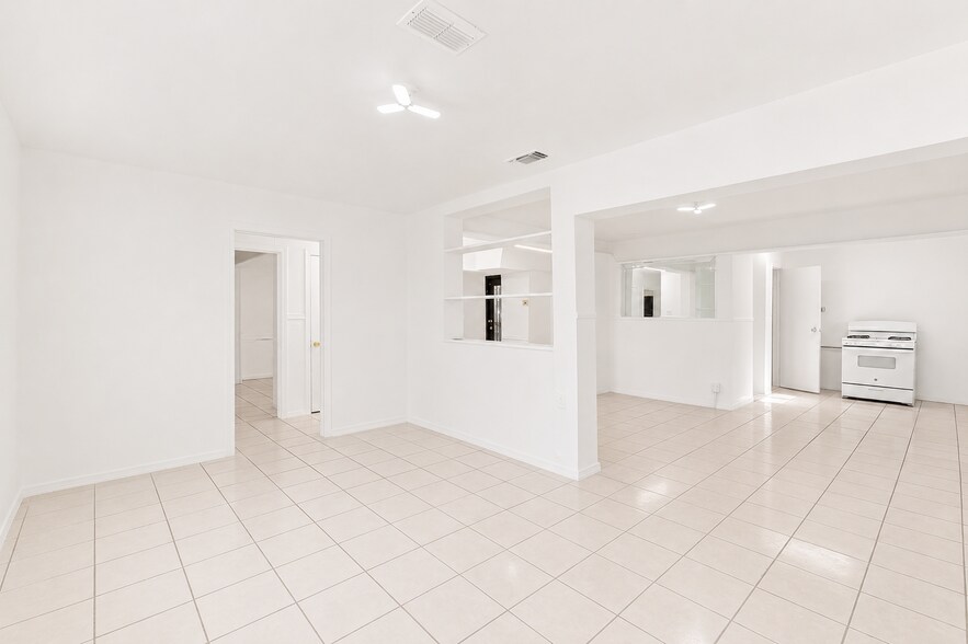 More Photos Of 4166 Culebra Rd, San Antonio General Retail For Sale