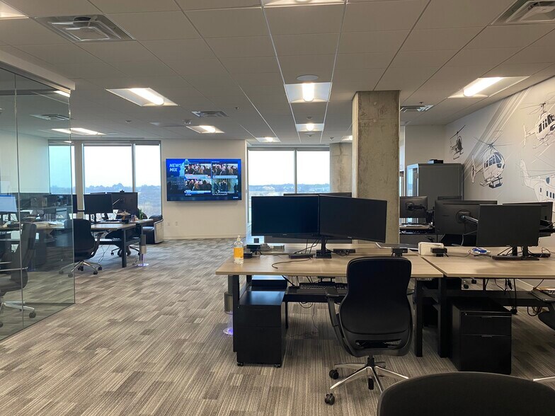 More Photos Of 550 Reserve St, Southlake Loft Creative Space For Lease