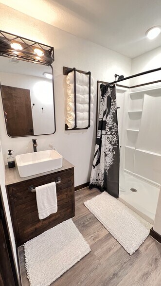 More Photos Of 98 Avenue A, Conroe General Retail For Lease