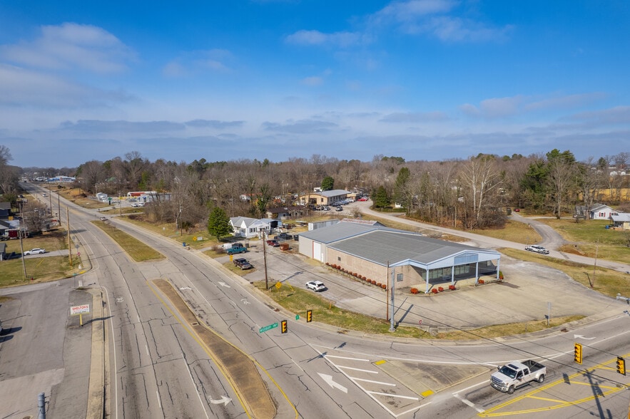 More Photos Of 25 Woodbury Hwy, Manchester Freestanding For Lease