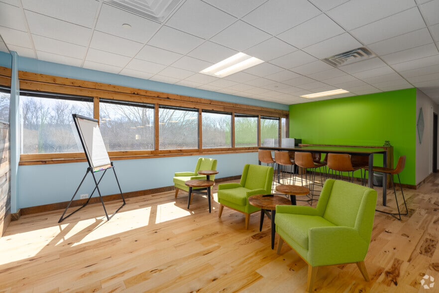 More Photos Of 23 Orchard Rd, Skillman Office For Lease