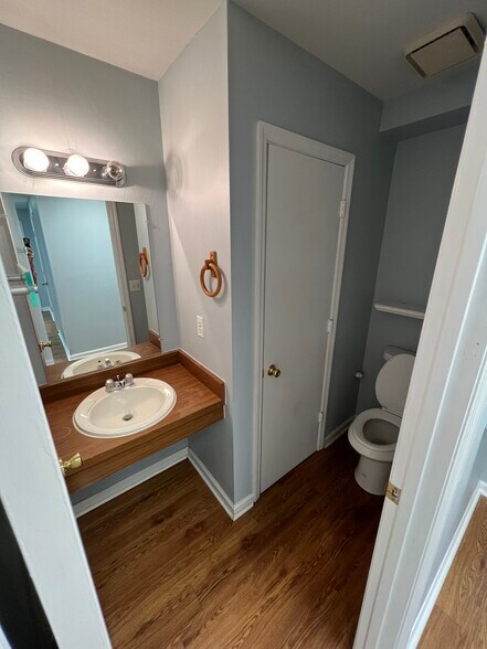 More Photos Of 211 Donelson Pike, Nashville Office For Lease