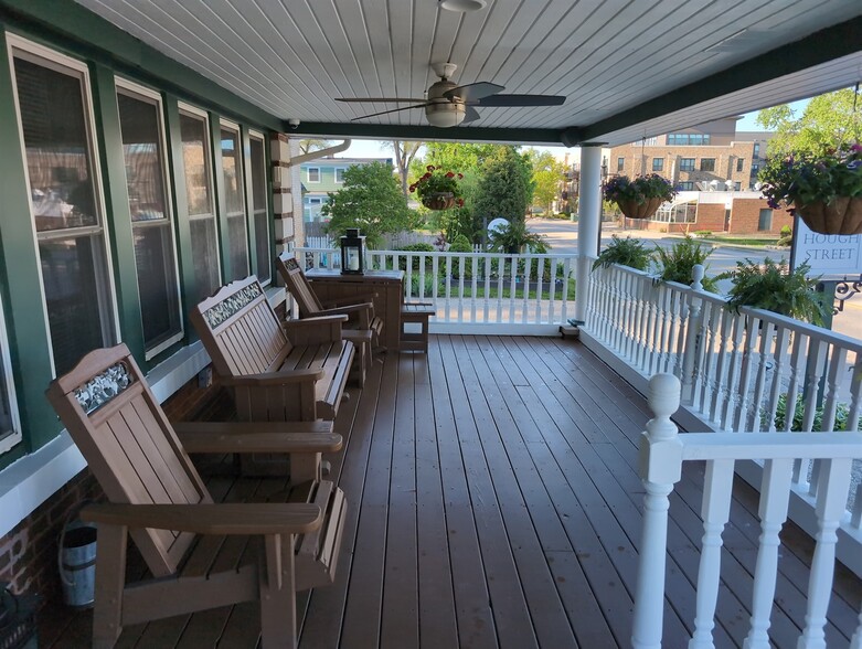 More Photos Of 417 N Hough St, Barrington Medical For Lease