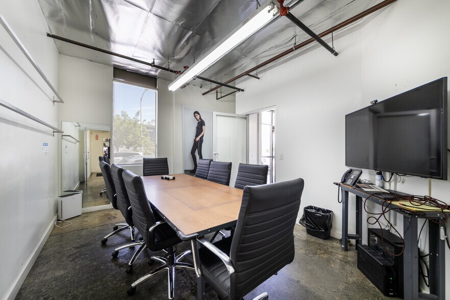 More Photos Of 3961 Landmark St, Culver City Warehouse For Lease