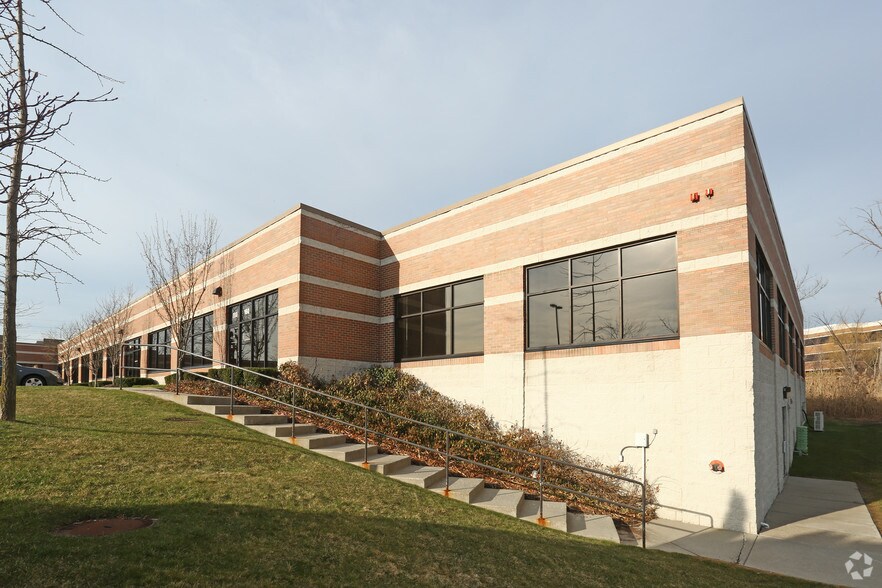 More Photos Of 39300 W 12 Mile Rd, Farmington Hills Office For Sale