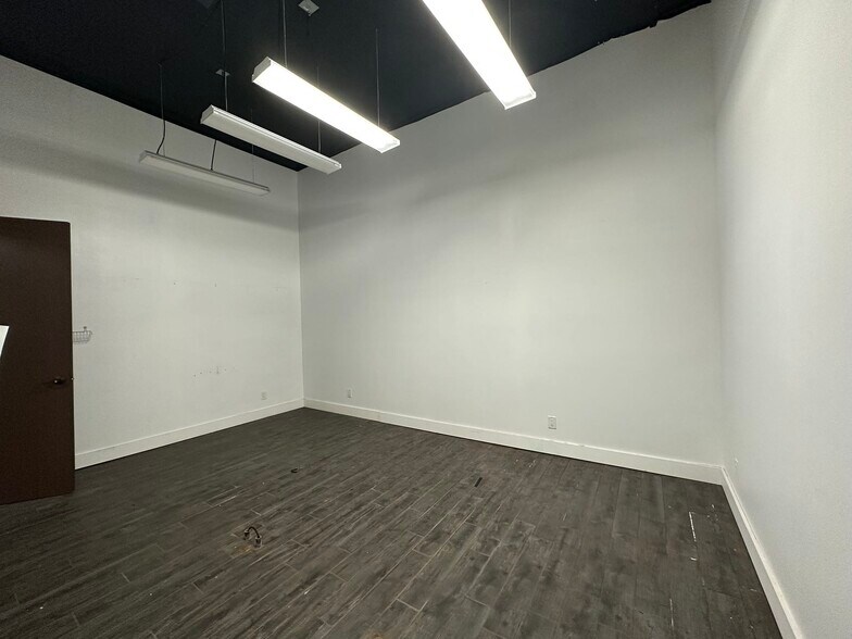 More Photos Of 1040-1050 S Olive St, Los Angeles General Retail For Sale