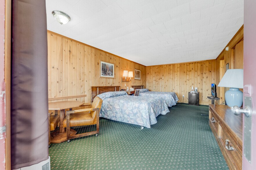 More Photos Of 21507 Seneca Trl, Marlinton Hotel For Sale