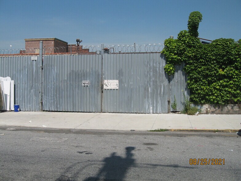 More Photos Of 77 Lombardy St, Brooklyn Land For Lease