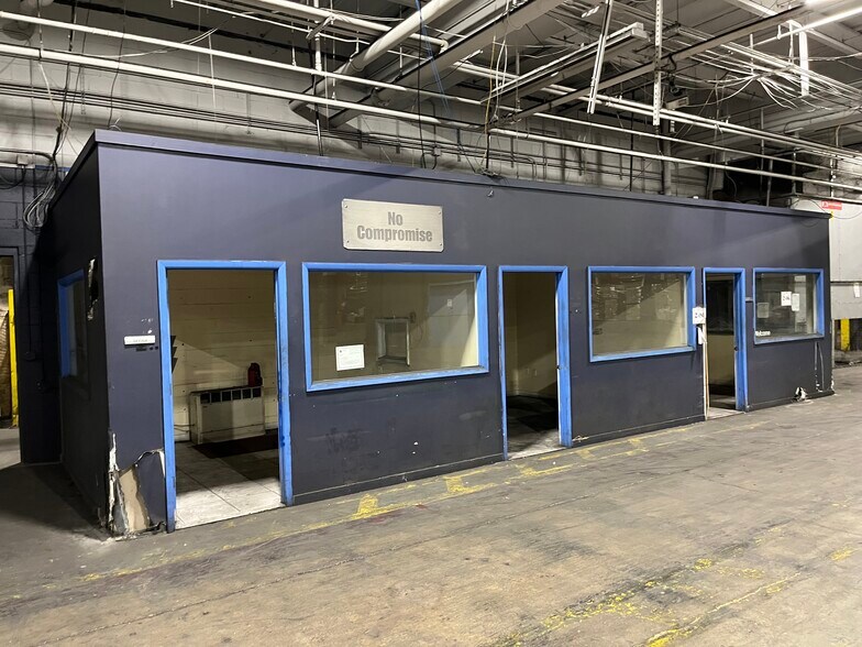 More Photos Of 1 Buckingham Ave, Perth Amboy Warehouse For Lease