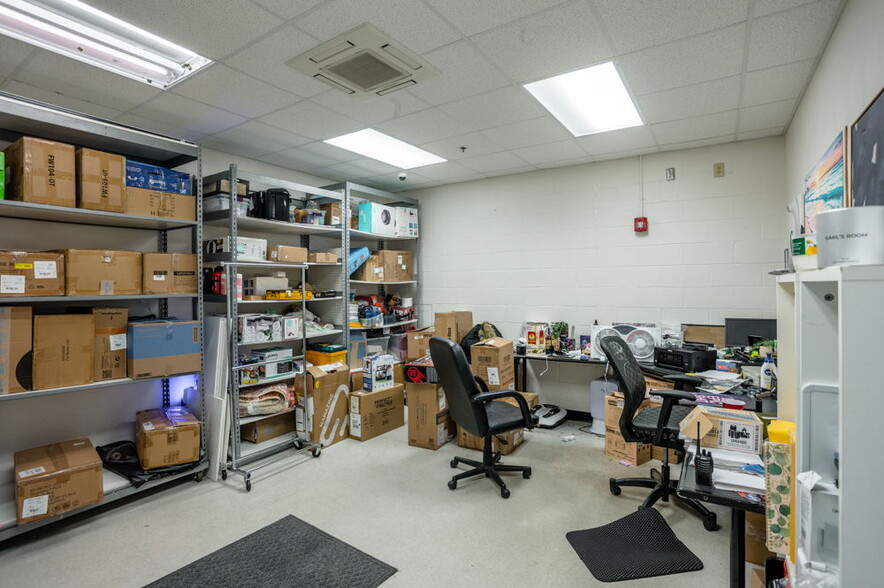 More Photos Of 1740 E Market St, Harrisonburg Storefront Retail Office For Sale