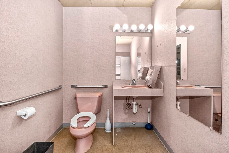 More Photos Of 5245 Schaefer Rd, Dearborn Medical For Sale