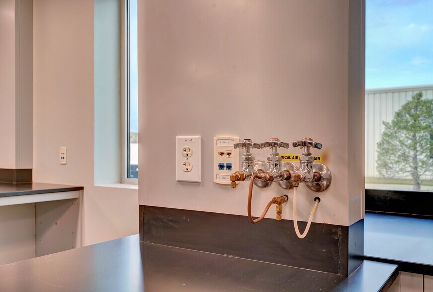 More Photos Of 2371 Wilroy Rd, Suffolk Flex For Sale