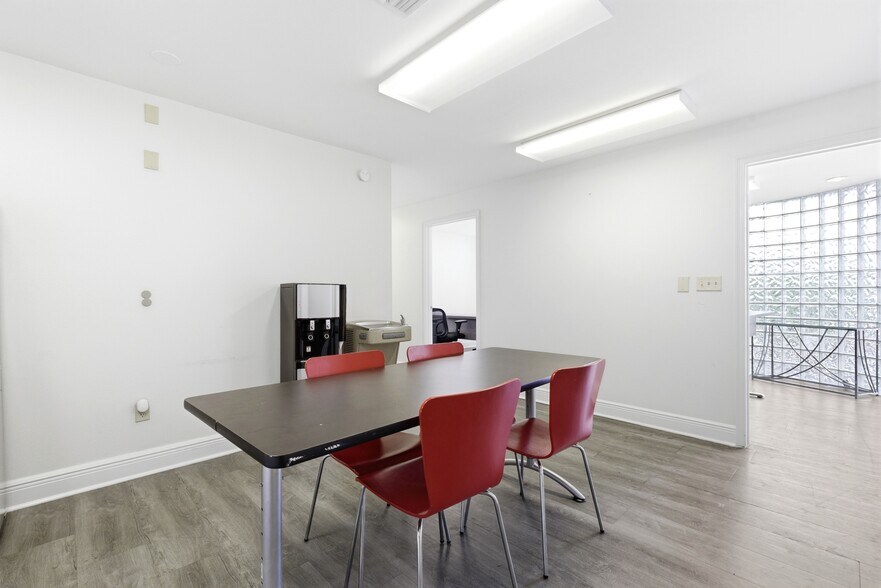 More Photos Of 611 NE 13th St, Fort Lauderdale Loft Creative Space For Lease