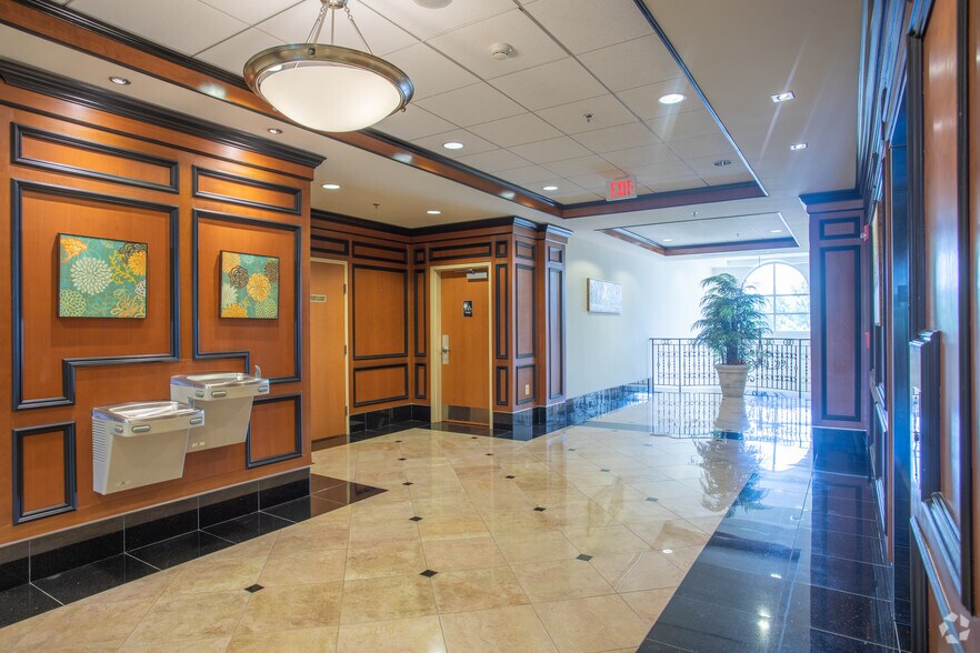 More Photos Of 21430 Cedar Dr, Sterling Storefront Retail Office For Lease