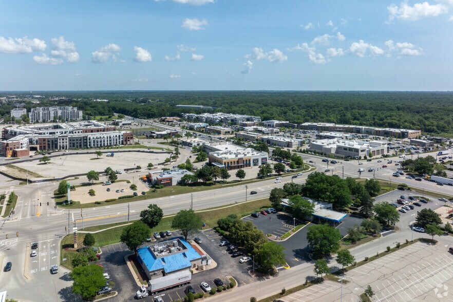 More Photos Of 850-870 N Milwaukee Ave, Vernon Hills Freestanding For Lease