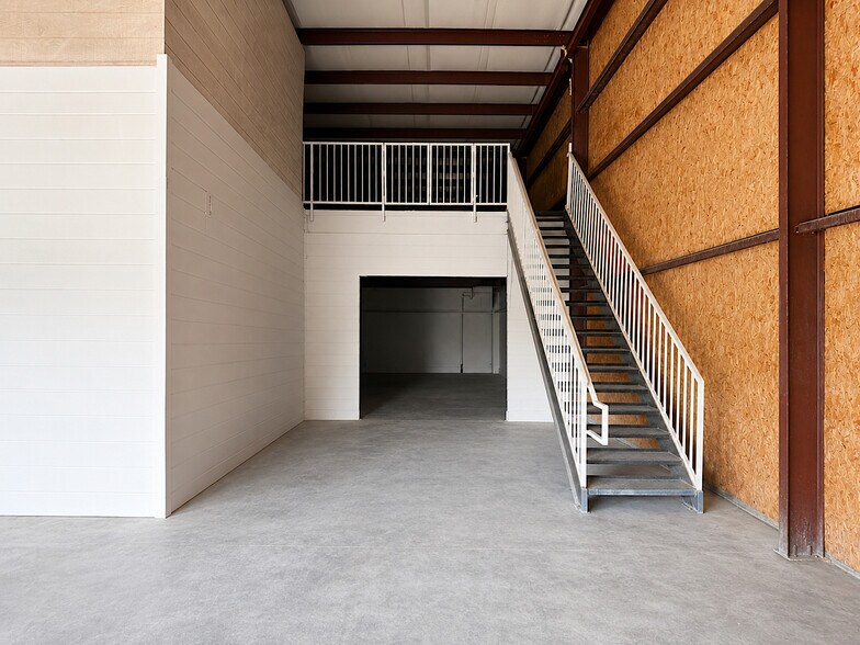 More Photos Of 3508 Wellsite Dr, Norman Distribution For Sale