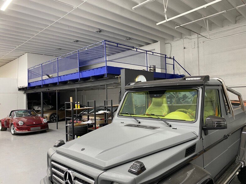 More Photos Of 2106 Mayo St, Hollywood Warehouse For Lease