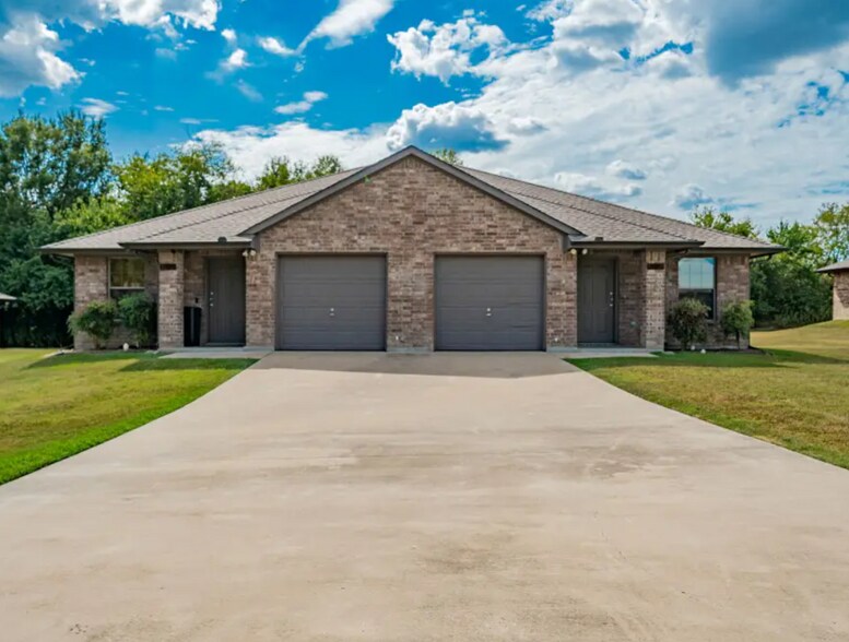 More Photos Of 26 Duplex Portfolio, Commerce Apartments For Sale