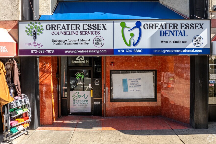 More Photos Of 11-25 Branford Pl, Newark Storefront Retail Office For Lease
