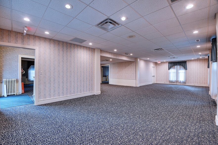 More Photos Of 201 Meadow St, Naugatuck Office For Sale