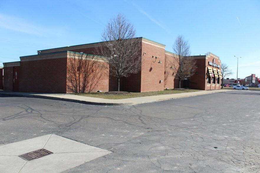 More Photos Of 31653 Gratiot Ave, Roseville General Retail For Sale