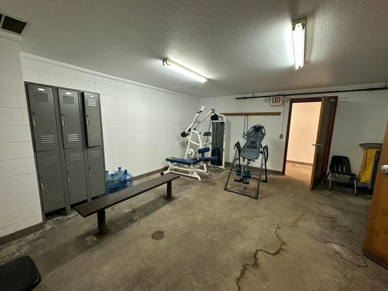 More Photos Of 1301 Industrial Park Rd, Mountain Grove Warehouse For Lease