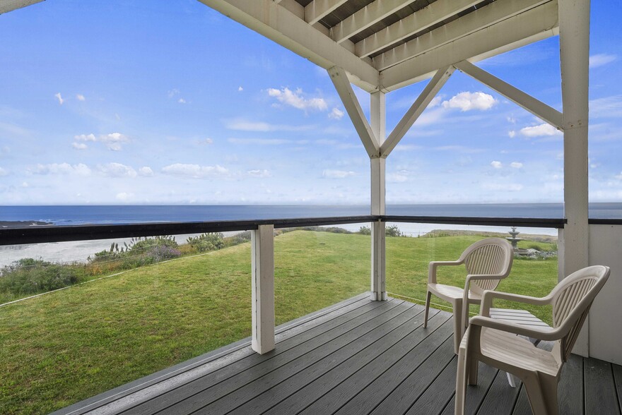 More Photos Of 266 Dolphin Dr, Whitethorn Hotel For Sale