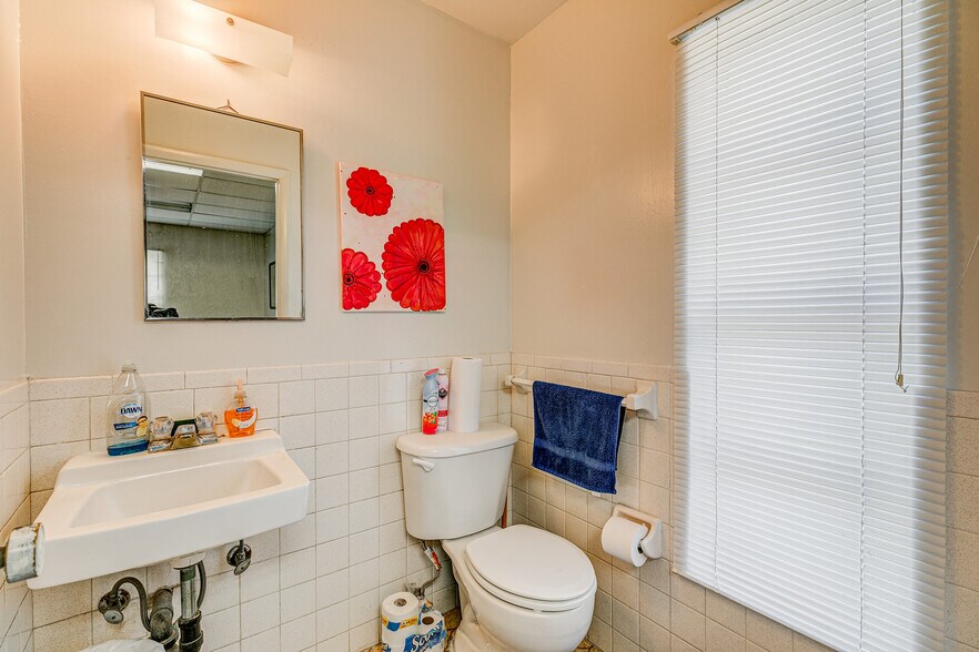 More Photos Of 689 4th St NW, Largo Manufacturing For Sale