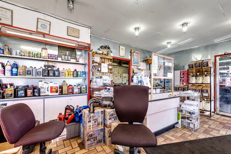 More Photos Of 1200 W Littleton Blvd, Littleton Service Station For Sale