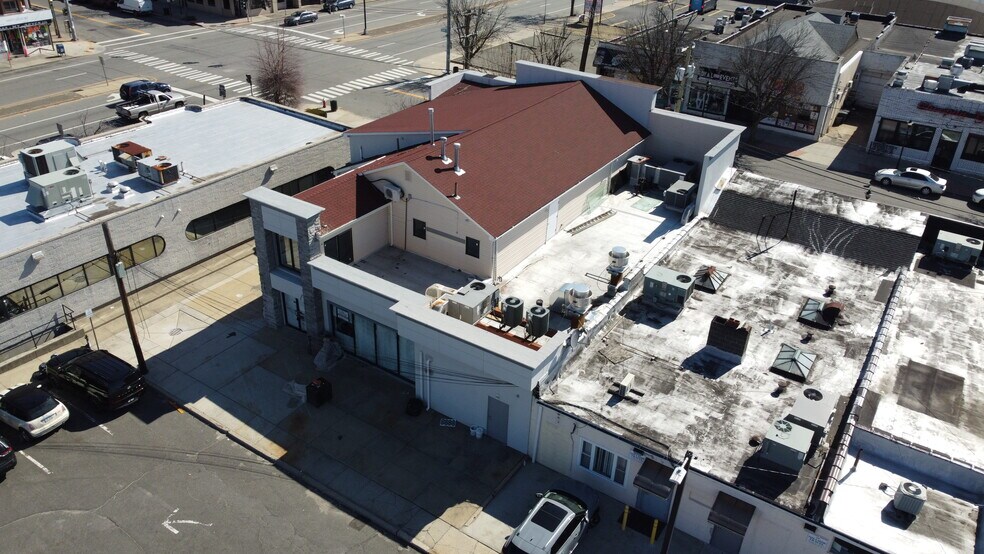 Primary Photo Of 16 W Marie St, Hicksville General Retail For Sale