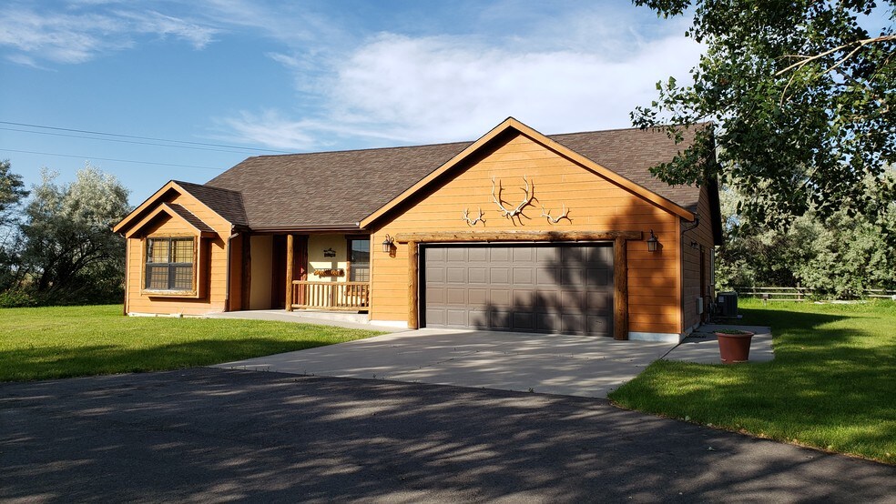 More Photos Of 201 14th St W, Hardin Hotel For Sale