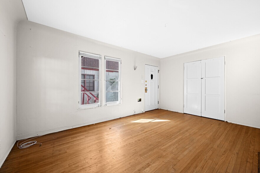 More Photos Of 2106 Valentine St, Los Angeles Apartments For Sale