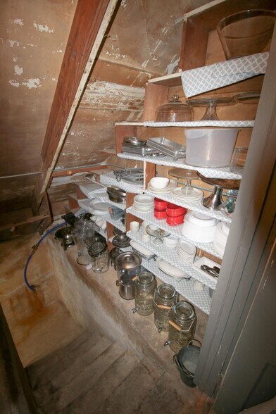 More Photos Of 100 W 4th St, Hobart Restaurant For Sale