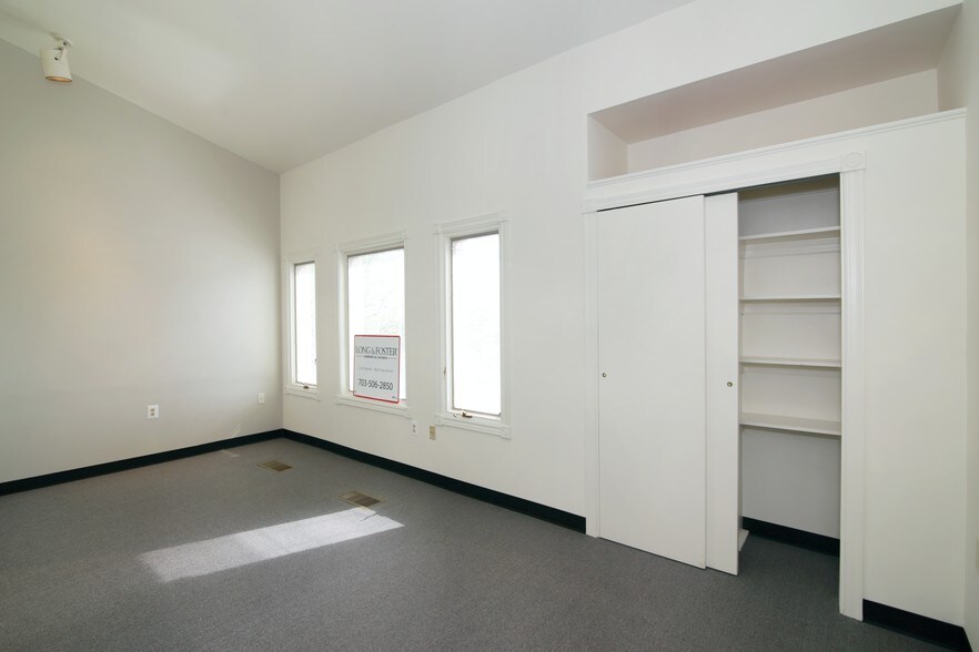 More Photos Of 9300-9306 Old Keene Mill Rd, Burke Loft Creative Space For Lease