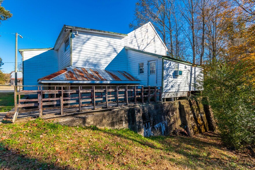 More Photos Of 8214 Panther Lake Rd, Willow Spring Flex For Lease