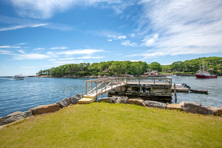 More Photos Of 146 State Route 32, New Harbor Hotel For Sale