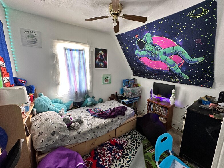 More Photos Of 1831 N C St, Elwood Apartments For Sale