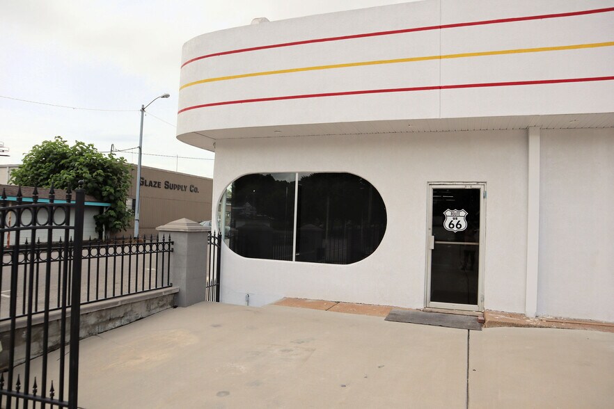More Photos Of 395 S Ocoee St, Cleveland Showroom For Sale