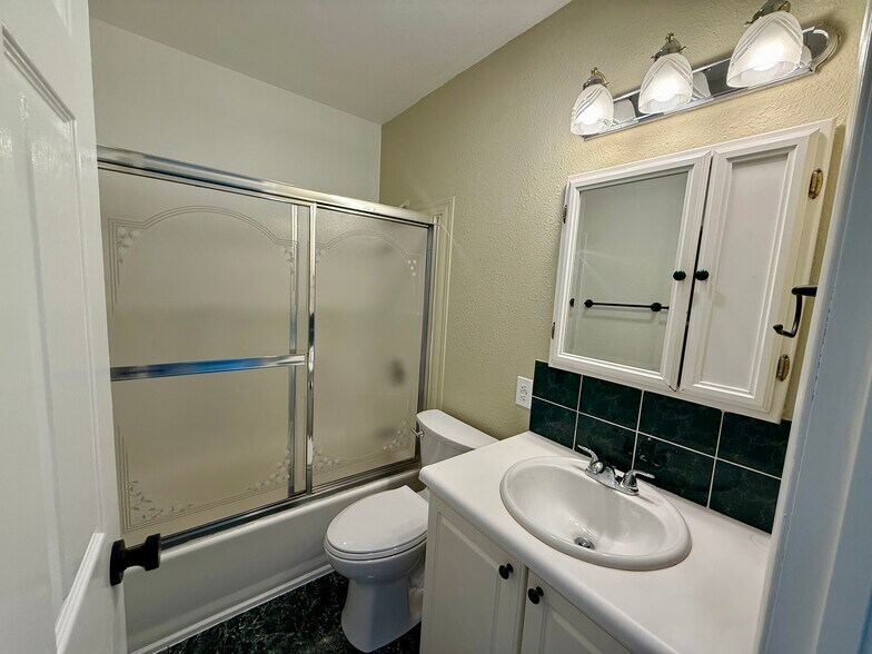 More Photos Of 2258 14th Ave W, Seattle Apartments For Sale